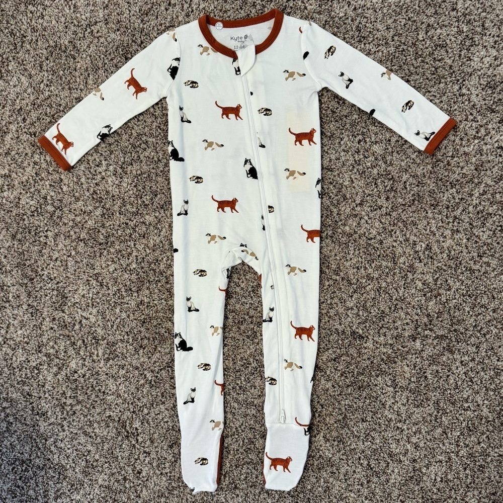 Kyte Baby Cats Zipper Footie NWT Size 12-18 Months